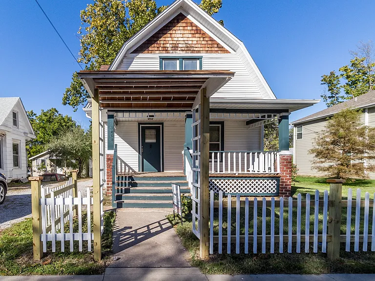 1405 Windsor St — Photo 16