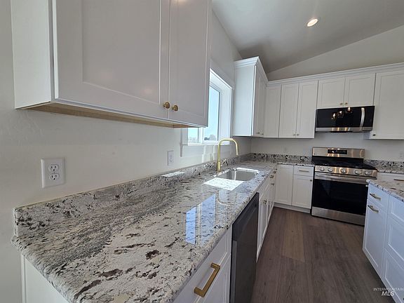3rd image of 1503 Belle Dr