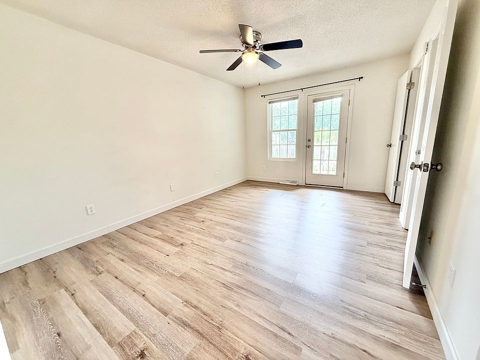 Primary Bedroom (Front - Upper)