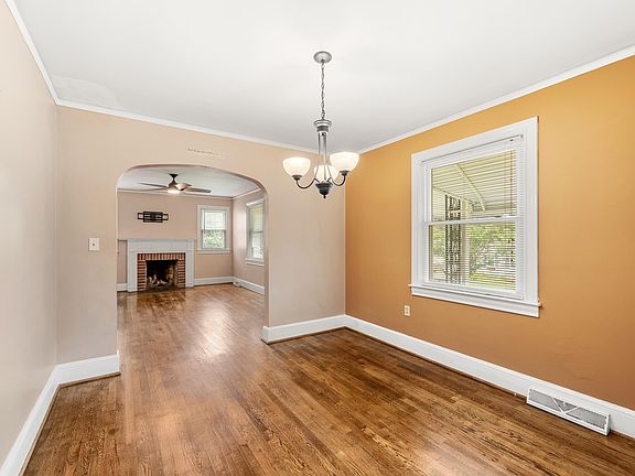 3rd image of 107 Earnshaw Ave