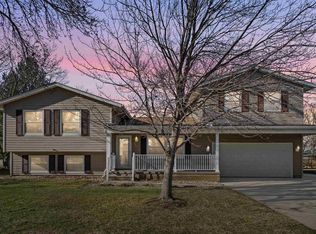 860 Juniper Dr, Waterloo, IA 50702