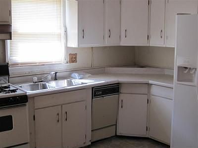 5th image of 8144 Gordon Dr