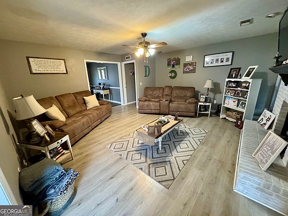 4th image of 805 Mitchell Dr