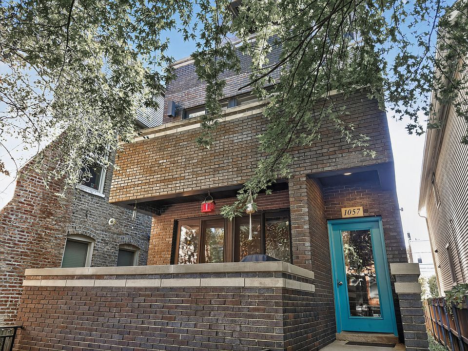 1st image of 1057 N Marshfield Ave #3