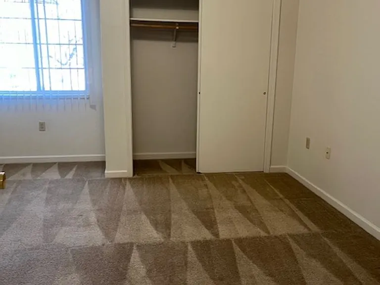 Ashley Square Apartments — Photo 32
