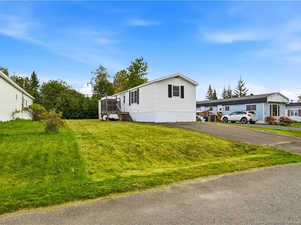 90 Eastwood St, Hanwell, NB E3B 6P6