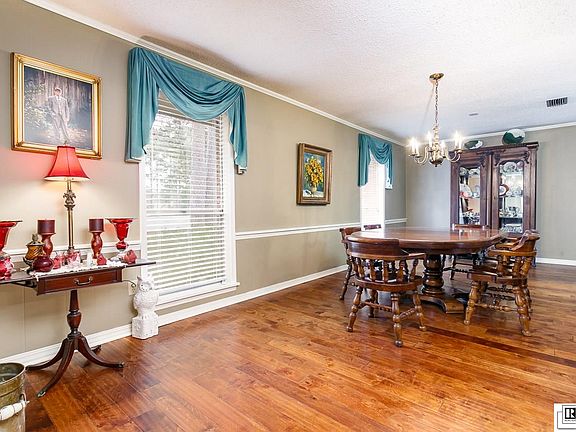 5th image of 2104 Greenbriar Dr
