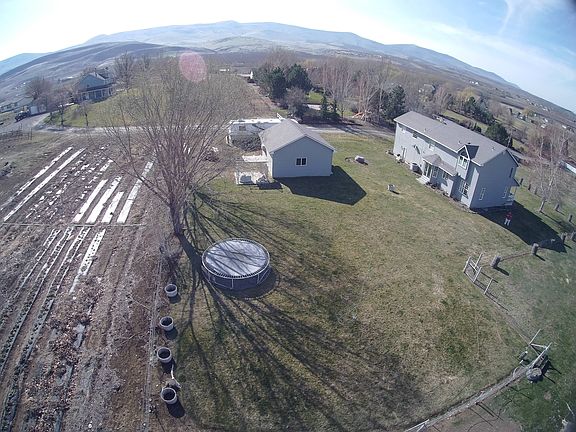 Ariel View of Back Yard 