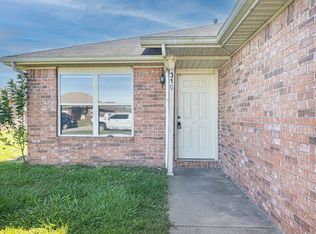 402 E Southern Trace Dr, Rogers, AR 72758