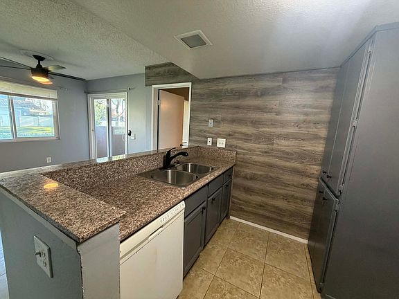 4th image of 3736 E Oak Creek Dr