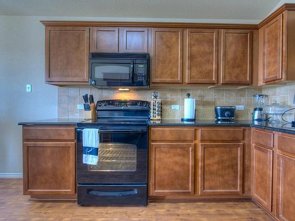 3rd image of 1221 Logan Dr