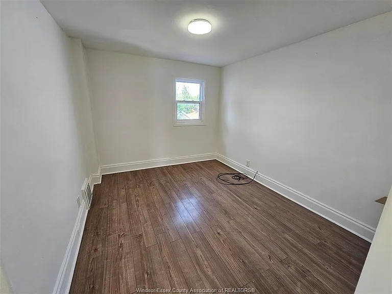 1143 Langlois Ave — Photo 6