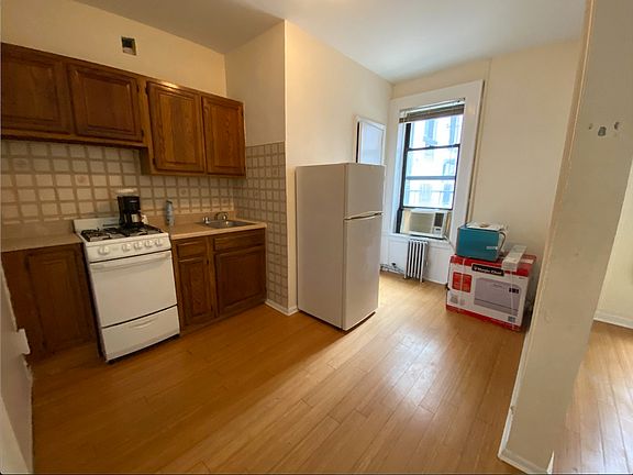 5th image of 430 E 11th St APT 3