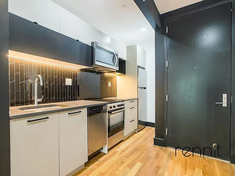 562 Park Pl #2B — Photo 4