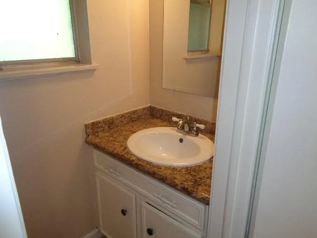 802 Baltic Ln — Photo 14