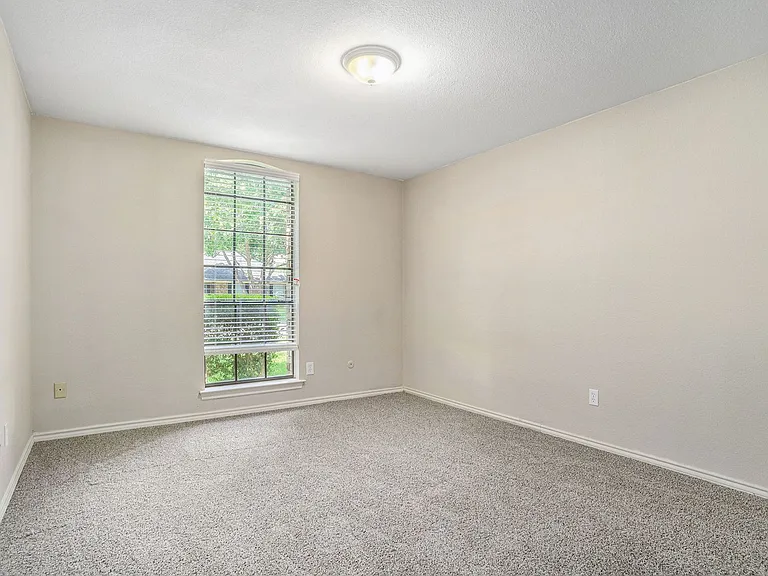 802 Pebblebrook Dr — Photo 17