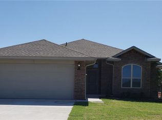 1108 Chestnut Creek Dr, Yukon, OK 73099