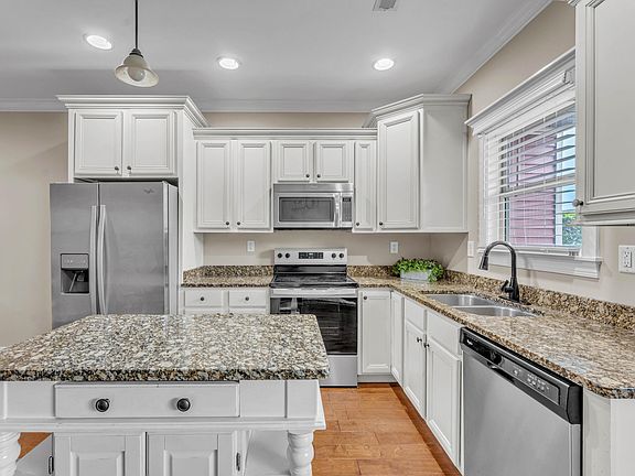 4th image of 162 Belle Chase Way NE