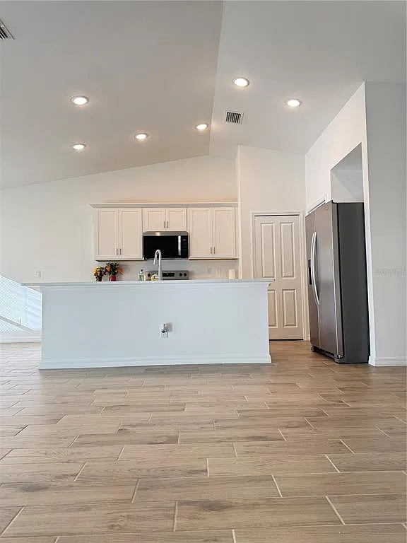 4 bed, 2.0 bath, 1650 sqft, $2,100 — Photo 3