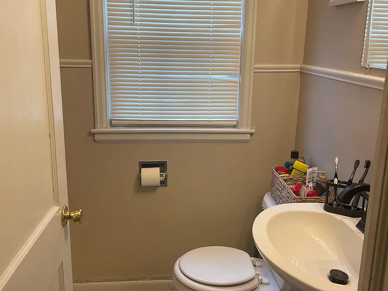 211 N Gordon Ave — Photo 18