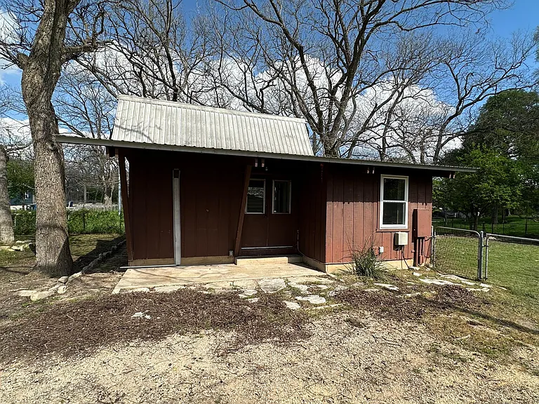 416 E Klein Rd — Photo 2