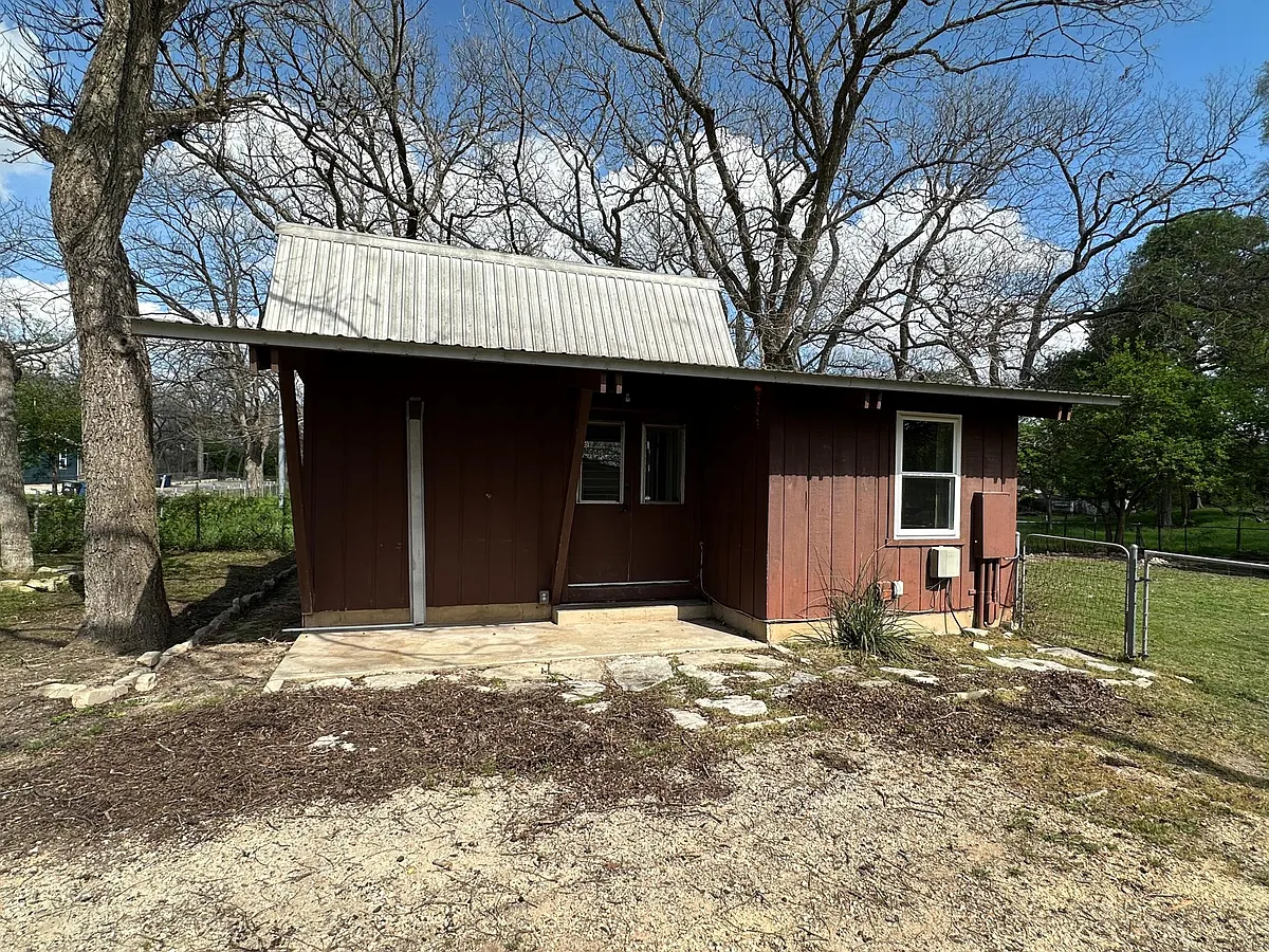 Building Photo - 416 E Klein Rd
