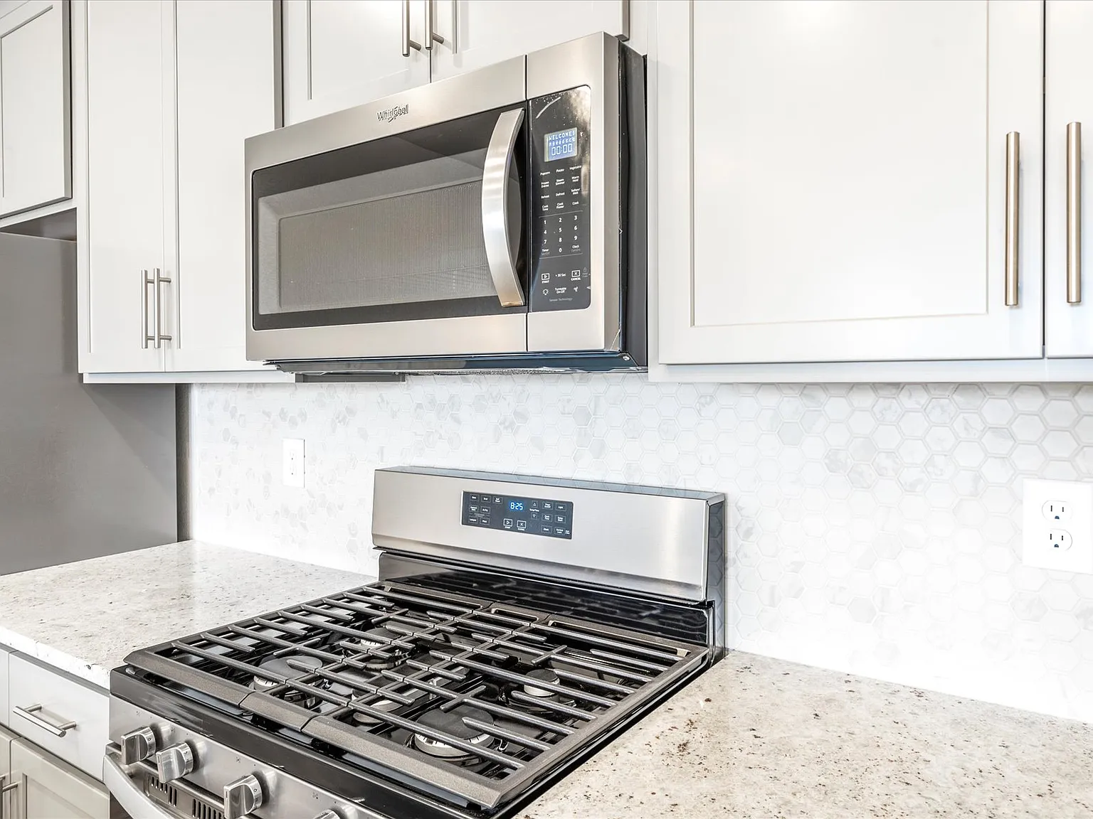 3 bed, 1875 sqft, $2,795 — Photo 4