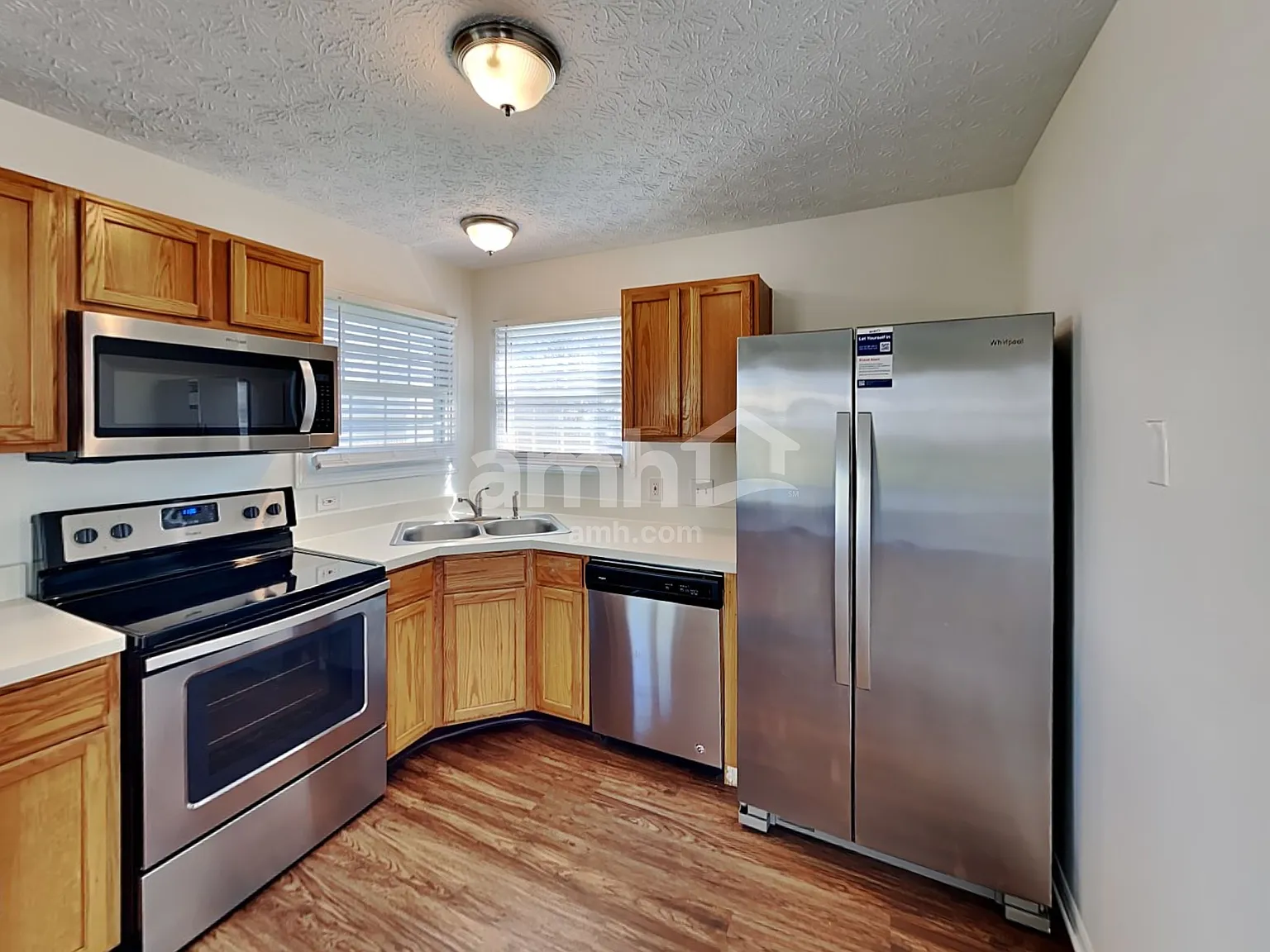 3 bed, 2.5 bath, 1200 sqft, $2,095 — Photo 3