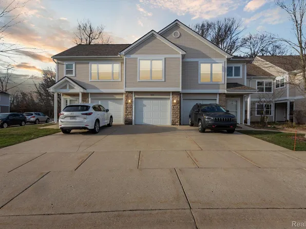 566 Fieldstone Cir N, Chelsea, MI 48118