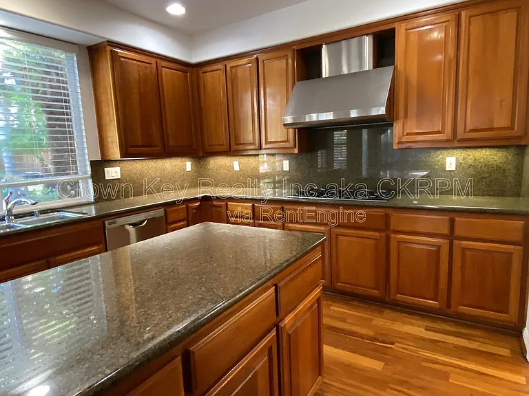 1030 Eastlake Cir — Photo 9