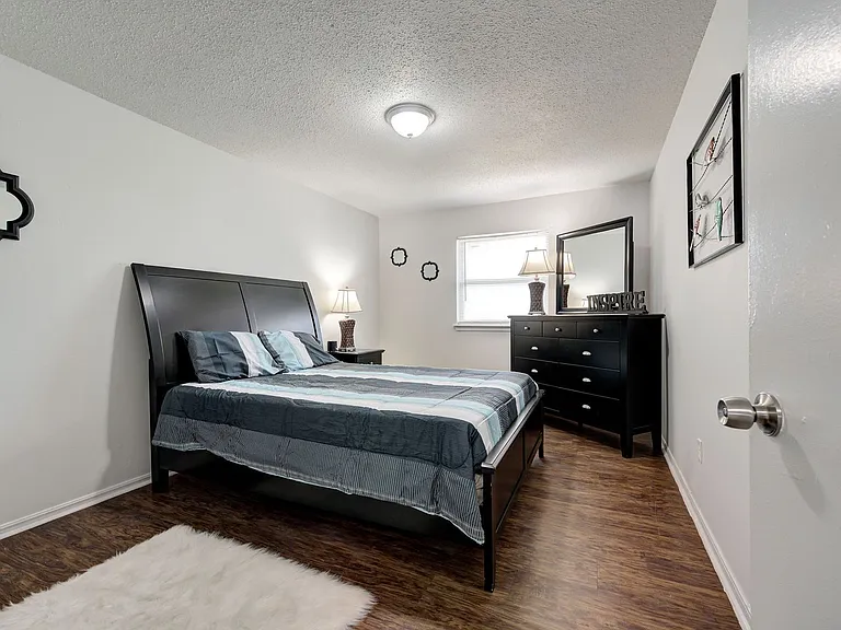 The Shelton Apartments- 1/2 Off First Months Rent AND 1/2 Off in June! — Photo 11