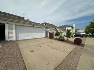 12 Yotzonot Dr, Bloomington, IL 61704