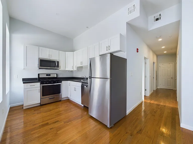 137 Monticello Ave #4 — Photo 5