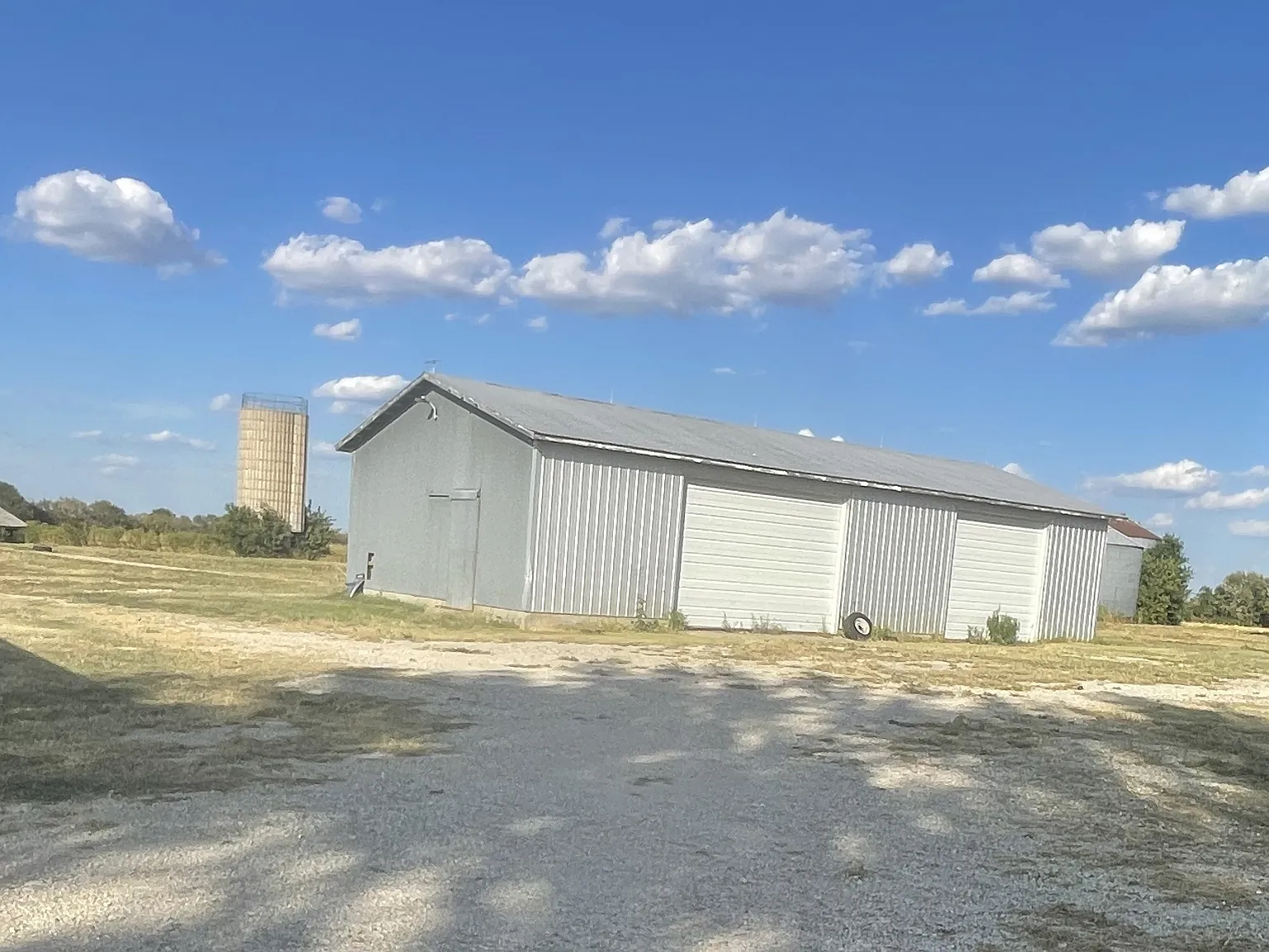 3 bed, 1100 sqft, $1,700 — Photo 2