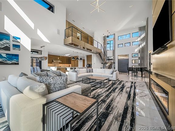 4th image of 245 Waterview Rdg