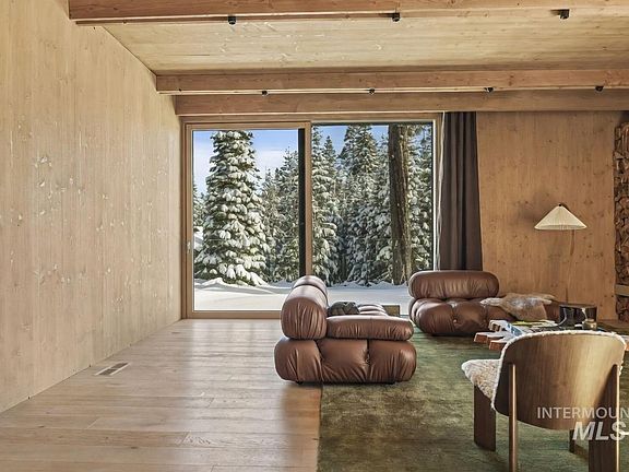 3rd image of 462 Timbercrest Loop