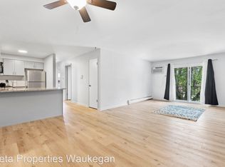 816 N Pioneer Rd #16, Waukegan, IL