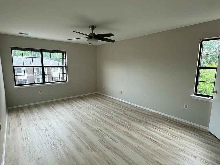 509 Green Hollow Dr — Photo 6