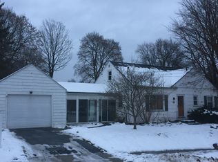 859 Landing Rd N, Rochester, NY 14625