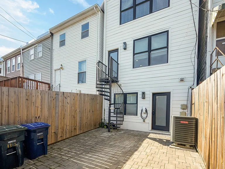 1315 Trinidad Ave NE #1 — Photo 25