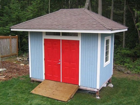 Custom shed w/electricity