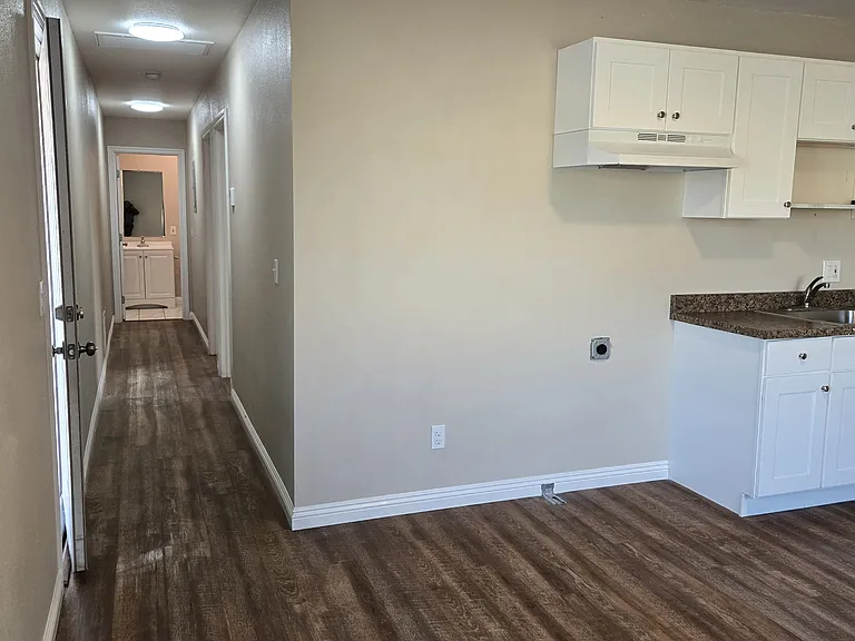 2020 S Sultana Ave #B — Photo 5