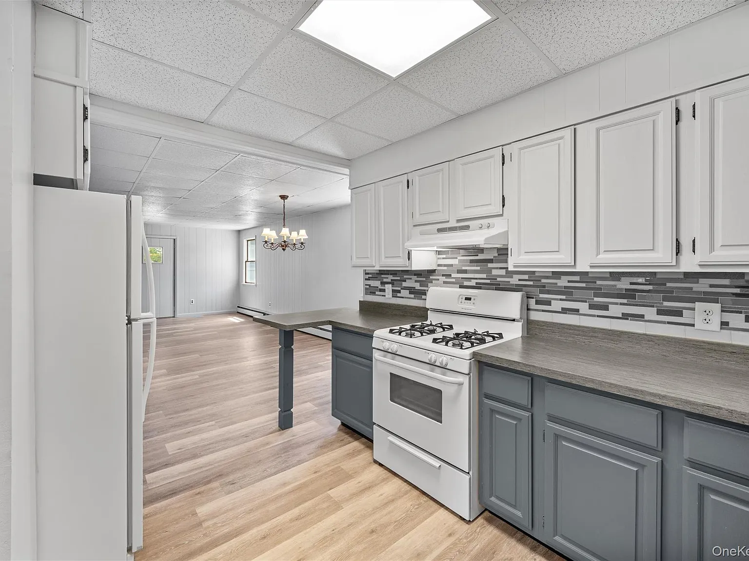 2 bed, 1.0 bath, 1056 sqft, $2,300 — Photo 2