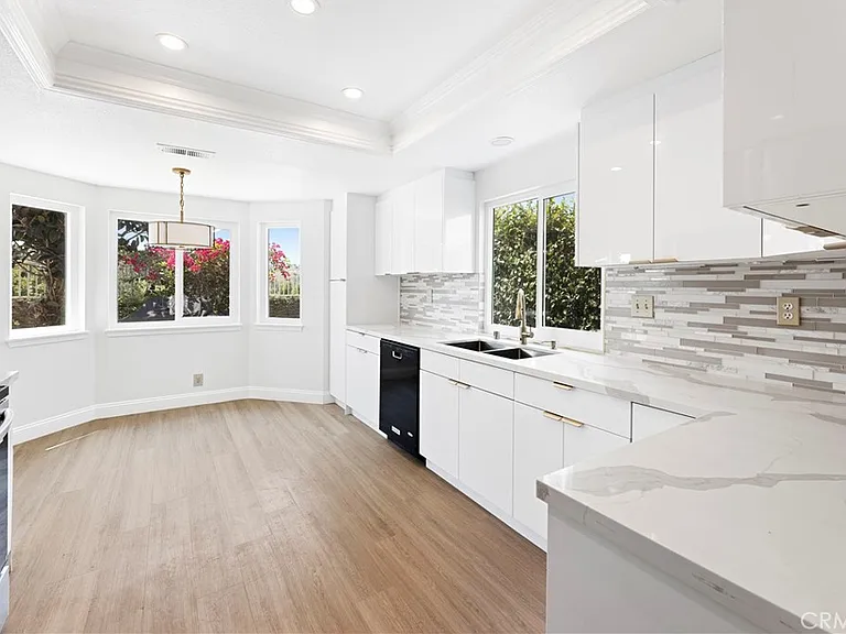 24242 Briones Dr — Photo 2