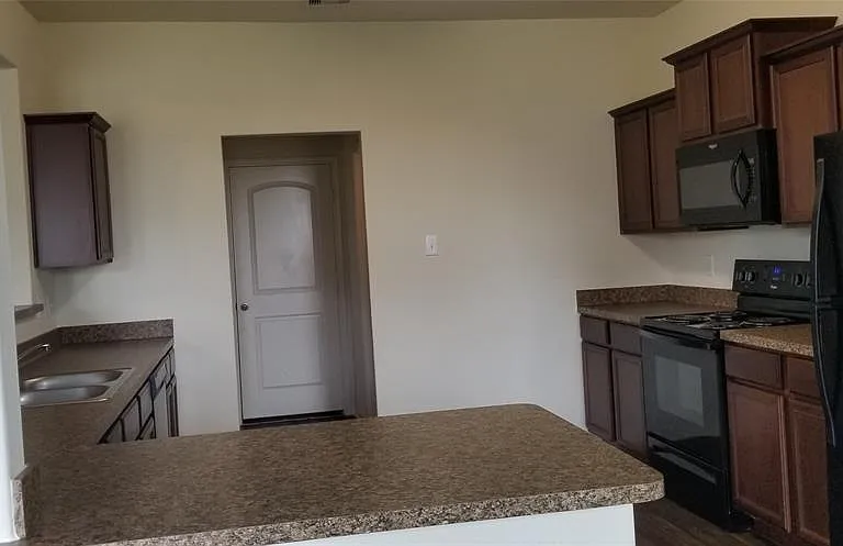 2906 Seacrest Ln — Photo 8