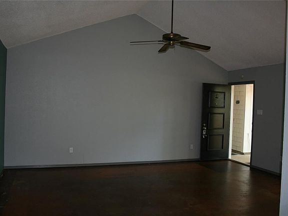 2nd image of 103 Cloudview Dr #A
