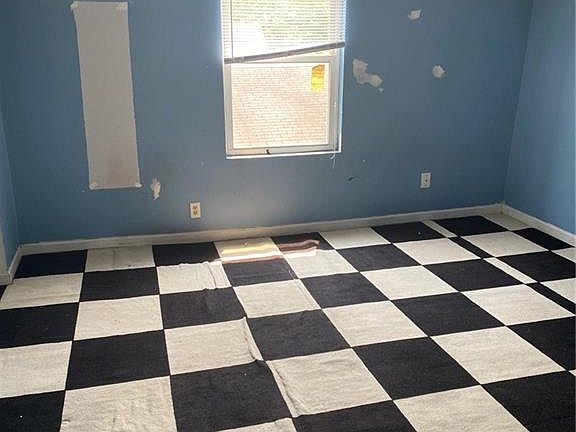 4th image of 1235 N Sharon Ave