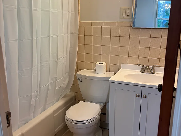 253 Garfield Ave #B — Photo 6