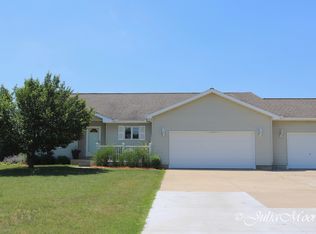 16519 Doe Dr NE, Cedar Springs, MI 49319