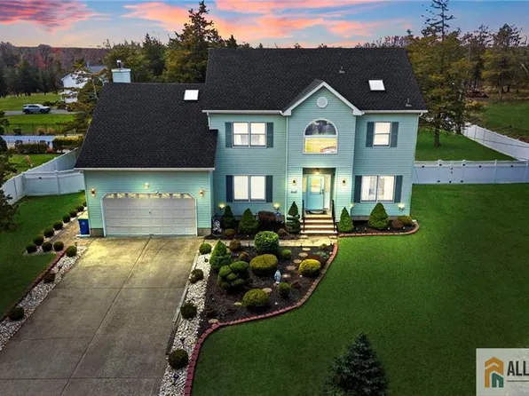 66 Gates Rd, Somerset, NJ 08873